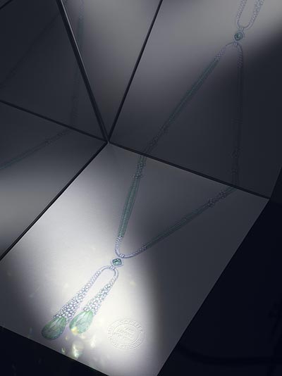 - <b>Cartier collier Mandragore :</b> Or gris, deux béryls poire pour 79.38 carats, un saphir bleu-vert coussin de 4.61 carats, boules briolettées chrysobéryl, grenats tsavorite, diamants taille brillant.