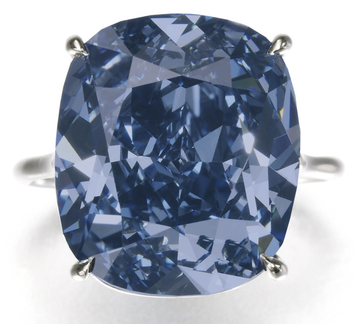 29 Vendome Bijoux Et Haute Joaillerie L Eblouissant Blue Moon Diamond A Ete Vendu 48 4 Millions De Dollars Par Cora International