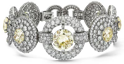 Collier de chien  Cartier Paris, commande de 1928  Platine, diamants dont sept de forme coussin et de forme ronde pour un poids de 76,55 carats  Cr pour Sir Bhupindra Singh, maharajah de Patiala  Collection Cartier  Marian Grard, Collection Cartier  Cartier