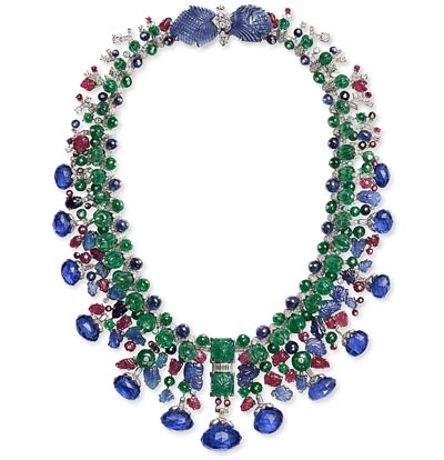 Collier hindou  Cartier Paris, commande de 1936, transform en 1963  Platine, or, diamants, saphirs, meraudes, rubis  Commande spciale de Mrs. Daisy Fellowes  Collection Cartier  Nils Herrmann, Cartier Collection  Cartier