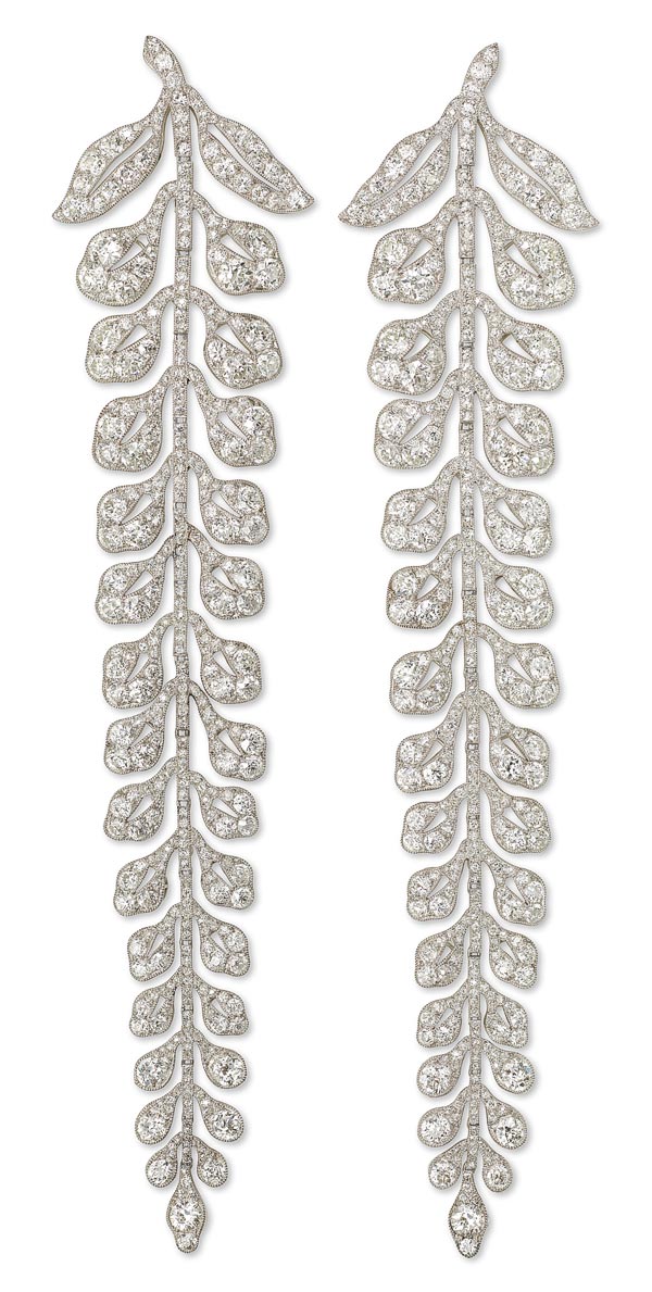 - <b>Paire de broches Branches de fougère</b> - Cartier Paris, 1903<br>Platine, diamants <br>Vendue à Sir Ernest Cassel<br>Collection Cartier Nils Herrmann, Collection Cartier © Cartier