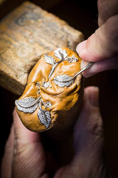  - Setting work, bead setting