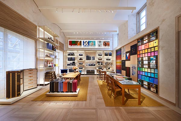 Louis Vuitton Place Vendme Store - tage Voyages