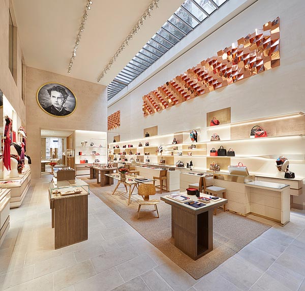 Louis Vuitton Place Vendme Store - Rez-de-chausse - Maroquinerie, accessoires,  textiles et parfums