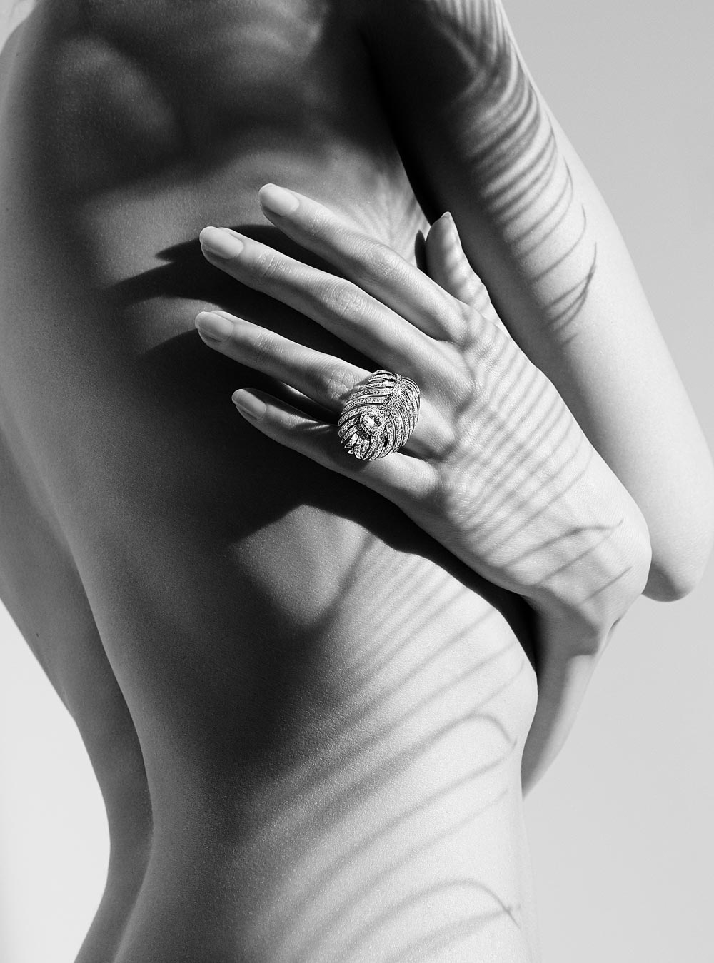 Boucheron Plume de Paon ring, large version, set with one rose-cut diamond and paved with diamonds, in white gold