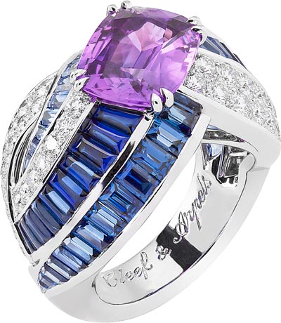 Bague Orbe Indigo : Saphir violet coussin de 3,97 carats (Madagascar), saphirs, diamants.  Van Cleef & Arpels