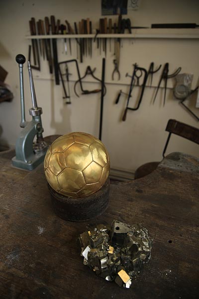 Le Ballon dOr avant son poli