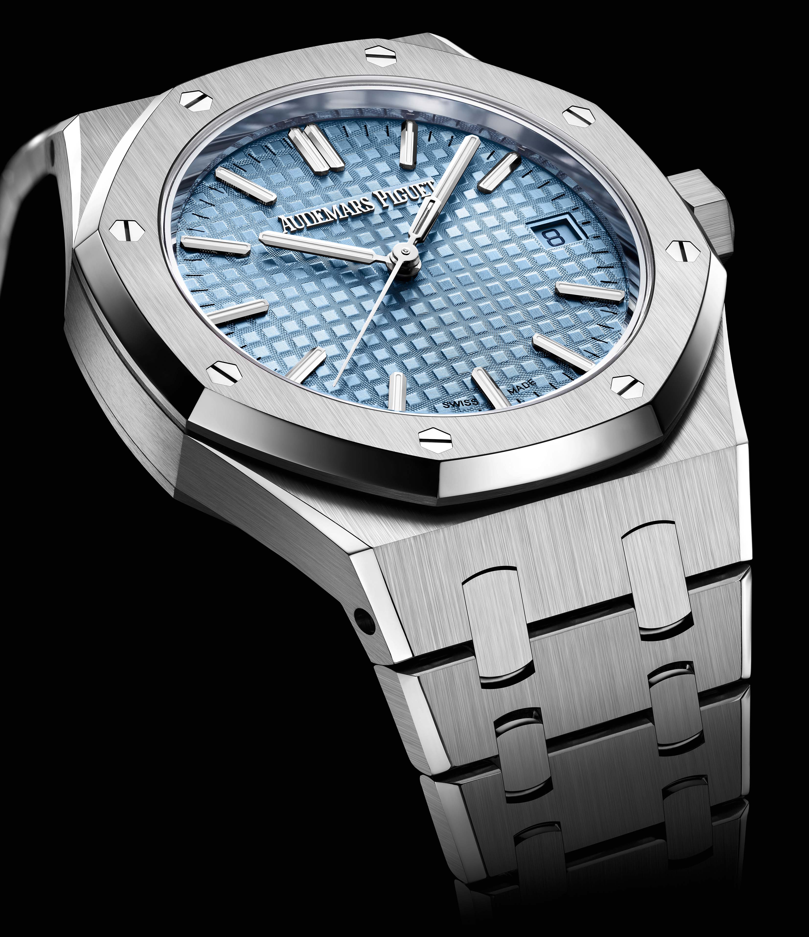La Cote des Montres: The new Audemars Piguet Royal Oak celebrates its 50th  anniversary with a new design evolution