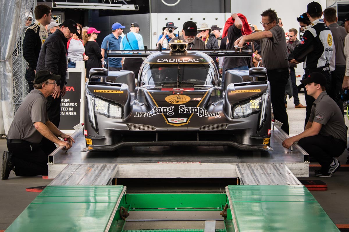 La Cote des Montres: No. 5 Mustang Sampling Racing Cadillac