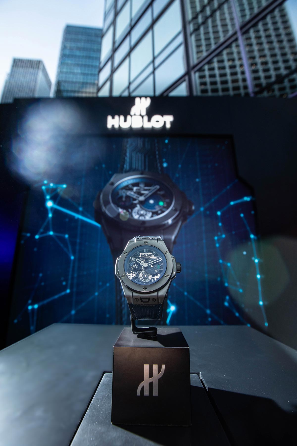 La Cote des Montres : Hublot célèbre les dix ans de la création du Bitcoin  en lançant la montre Big Bang Meca-10 P2P - Une édition limitée qui ne peut  être achetée